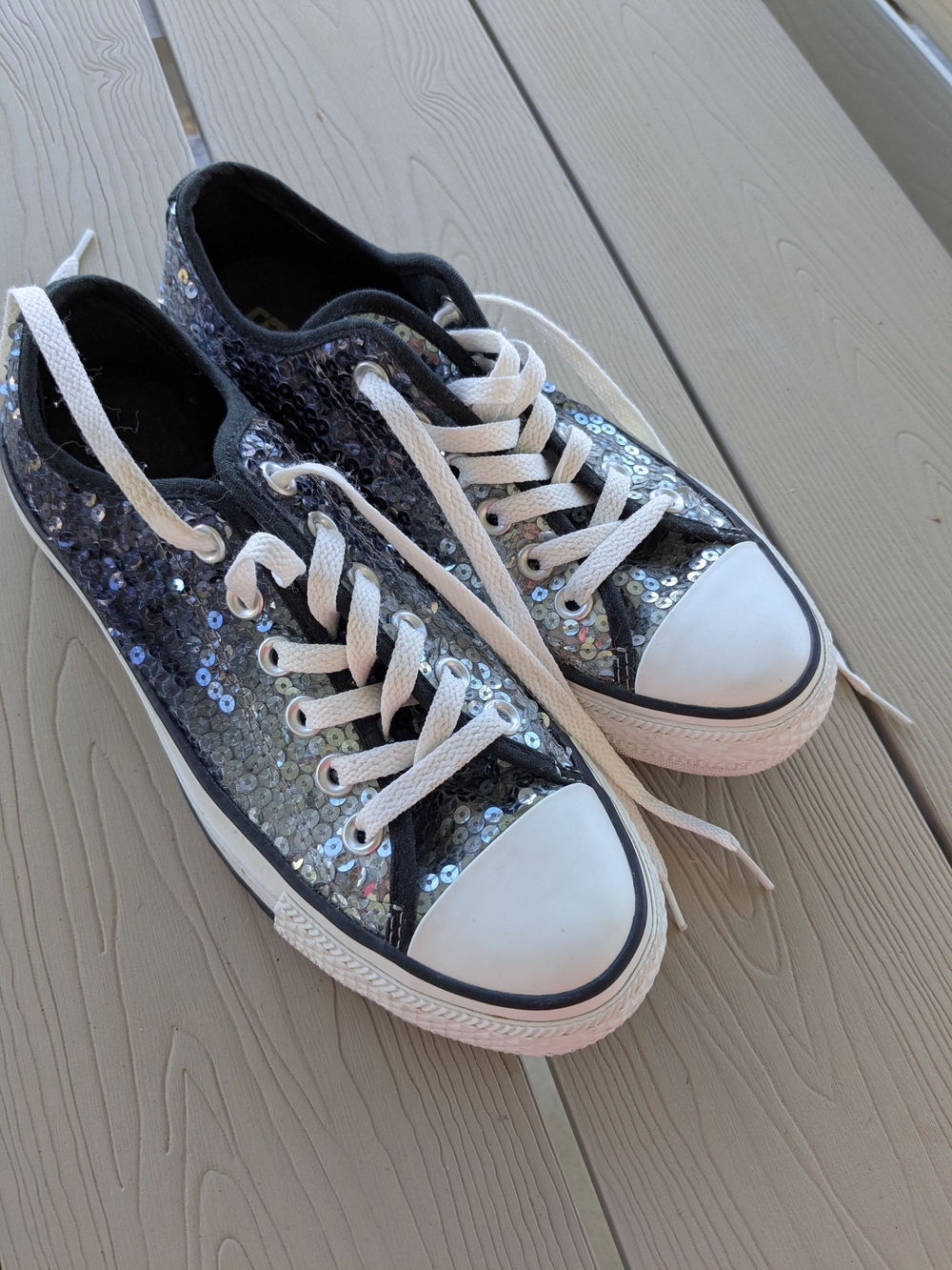 Sequin Lace-Up Low-Top Sneakers - Black